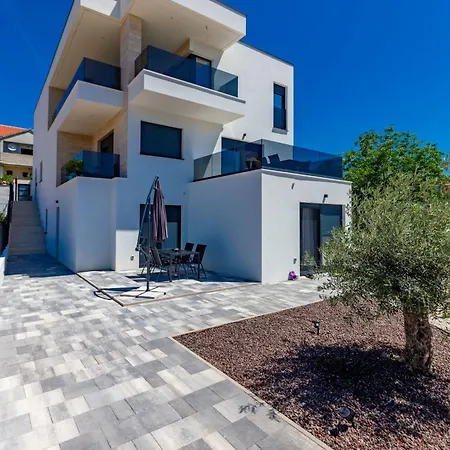 Casa Mia With Parking شقة